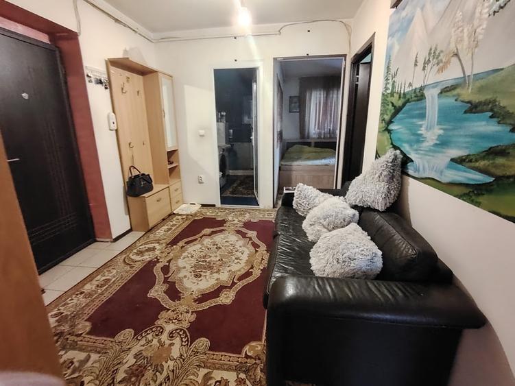 Apartament cu 3 camere decomandat în Florești