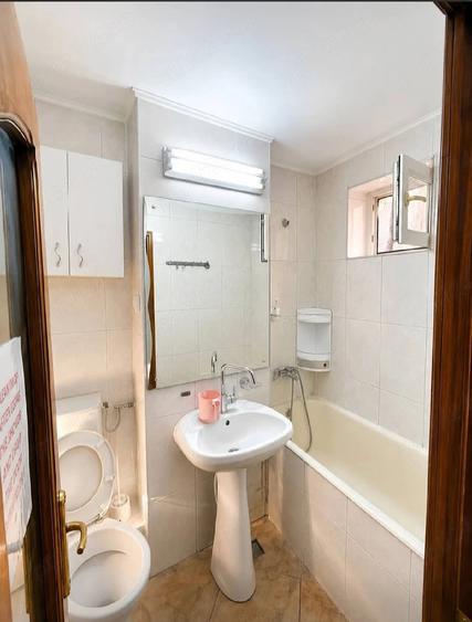 Apartament cu 3 camere decomandat în Siret