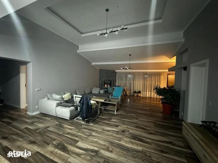 Casă cu 6 camere cu Teren 6.5 Mp în Groși