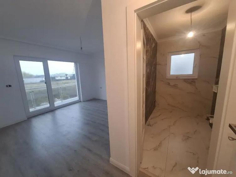 Casă cu 5 camere cu Teren 40 Mp în Gai