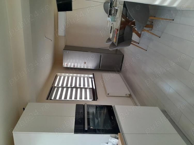 ZONA CENTRALA, apartament decomandat IN VILA CU 4FAMILII PE SCARA,fara risc seismic 77900 NEG. - 3