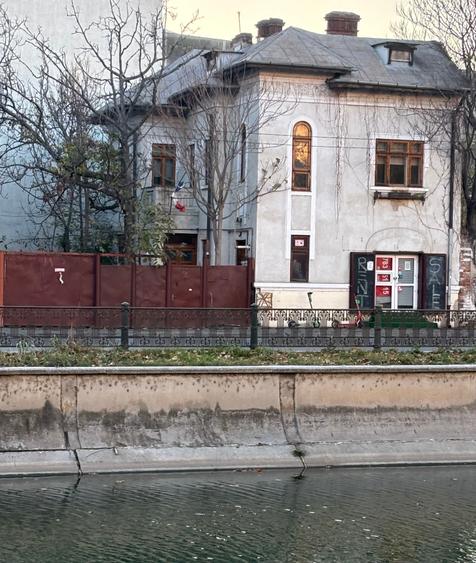 Vila p+m+1 in ultracentralul capitalei,stradal pe Splaiul UNIRII,locatie top - 3