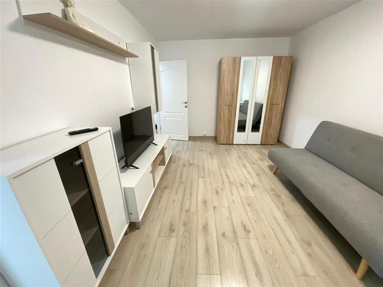Apartament cu 2 camere decomandat în Podul de Fier