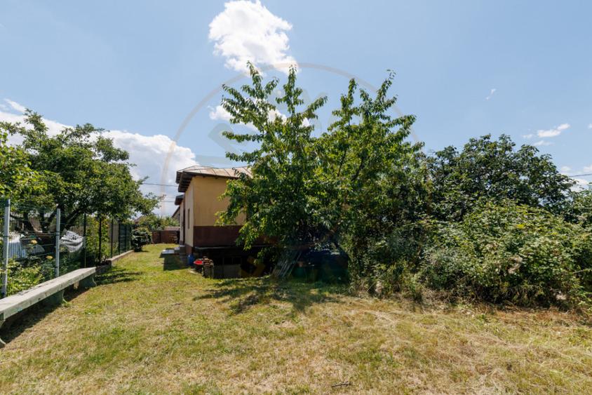 Casă cu 4 camere cu Teren 889 Mp în Prundu