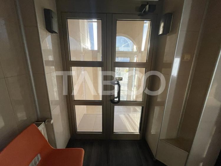 Spatiu comercial la strada 3 camere 150 mpu curte parcari Terezian - 7