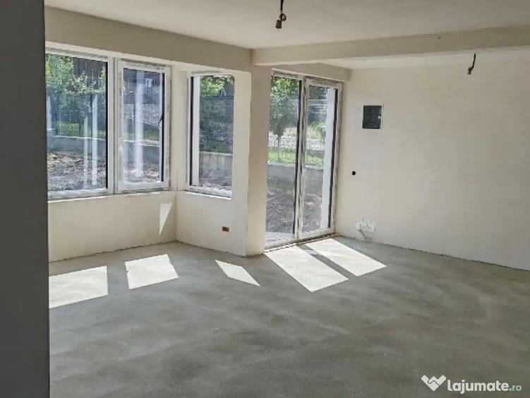 Casa de vanzare la intrare in Corpadea la drumul na?ional - 8