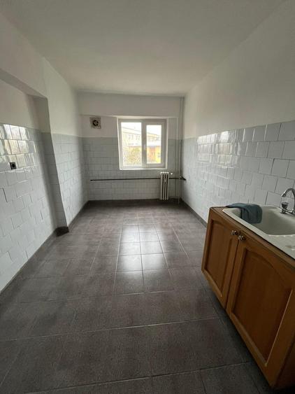 Apartament 3 camere zona Spital Județean – 76 mp - etaj 2/4 - 2