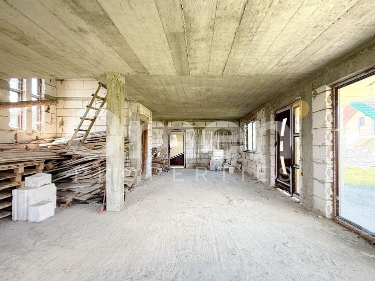 Casă cu potențial imens P+M, teren 7,91 ari, zonă liniștită, Ocna Șugatag. - 1