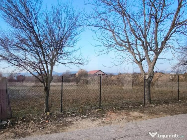 Teren intravilan 550 mp, stradal, zona Podari - 2
