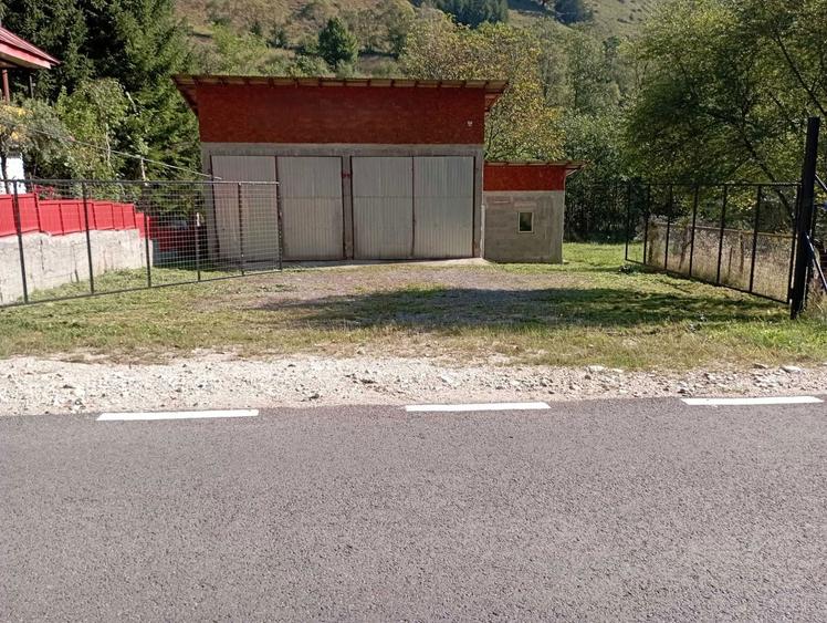 Teren +cladire de vanzare in Statiunea Voineasa - 4