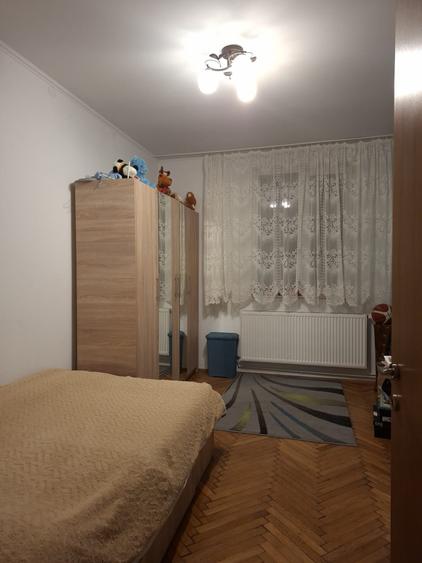 3 camere Exercițiu / fondul vechi , Decomandat / centrala , Amplasament DEOSEBIT - 4