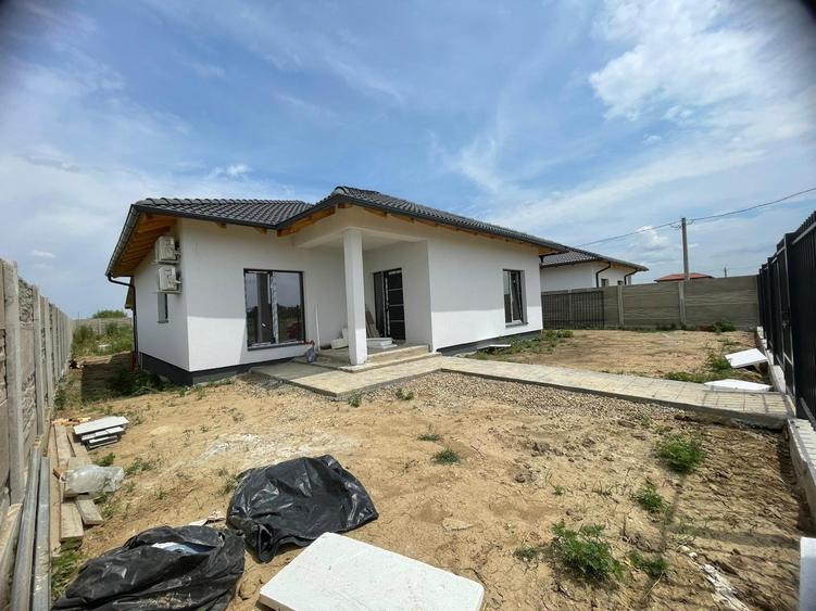 Casa Individuala pe parter in Mosnita, Toate Utilitatile, Drum asfaltat - 3