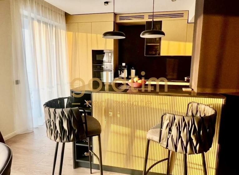 Penthouse cu 5 camere decomandat, mobilat în Pipera