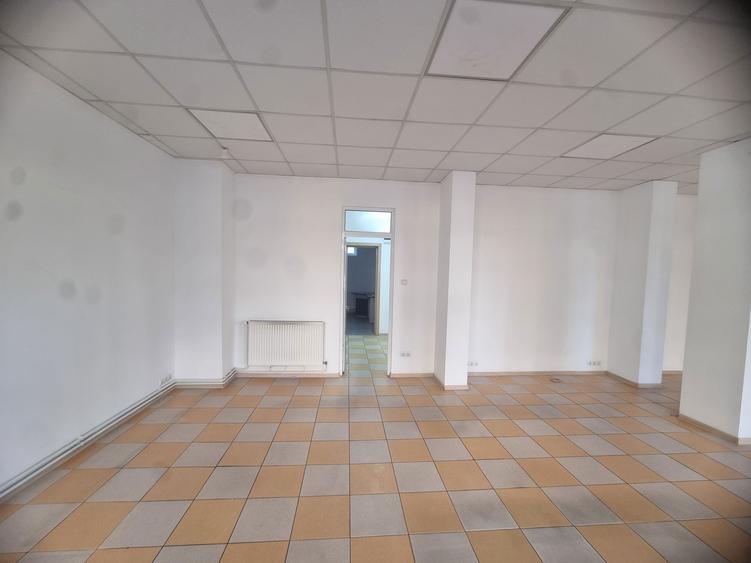 Spatiu comercial 82 mp,deschidere mare la strada, Micro 12 Targoviste - 7