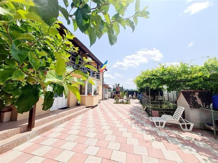 Casa mobilata, accesorizata, luminoasa, vedere munte, zona verde - 13