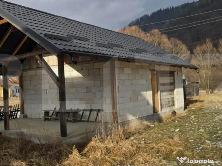 Casa etaj la rosu, 150 mp utili, 2460 mp teren, Campulung Mo - 2