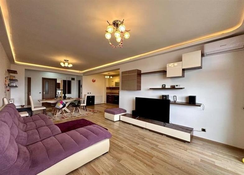 In spectacol structural, vedere deschisa, elegant mobilat si echipat, Tractorul, - 10