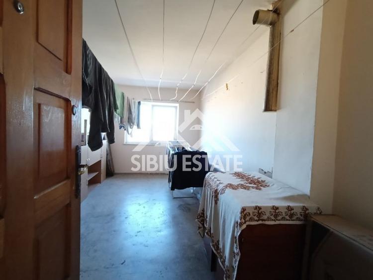 Apartament de vanzare cu 3 camere, decomandat -55 mp. balcon, pivnita - 15