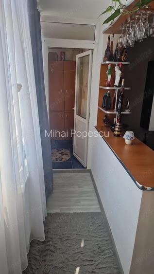 Apartament semi-decomandat 3 camere. Apartament semi-decomandat 3 camere.
