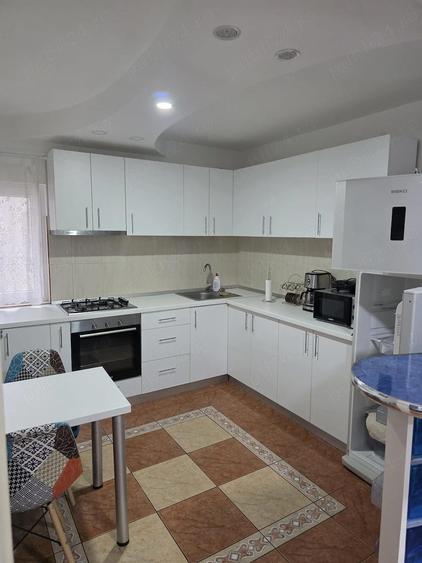 inchiriez apartament cu 3 camere Vitan Mall - 2