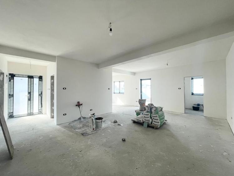 Duplex 3 camere 92mp Mosnita Noua - 1