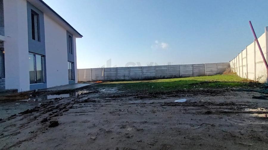 Casă individuală cu 4 camere cu Canalizare în Central