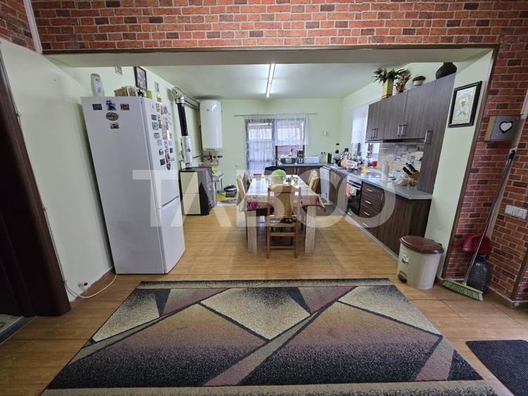 Casa de vanzare cu 6 camere 2 parcari curte libera 200 mp in Selimbar - 8