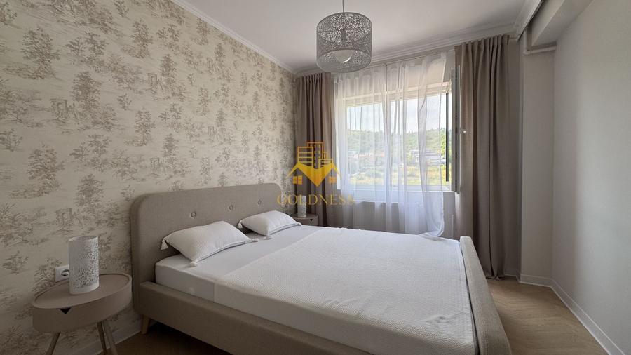 Apartament cu 3 camere semidecomandat, mobilat în Florești