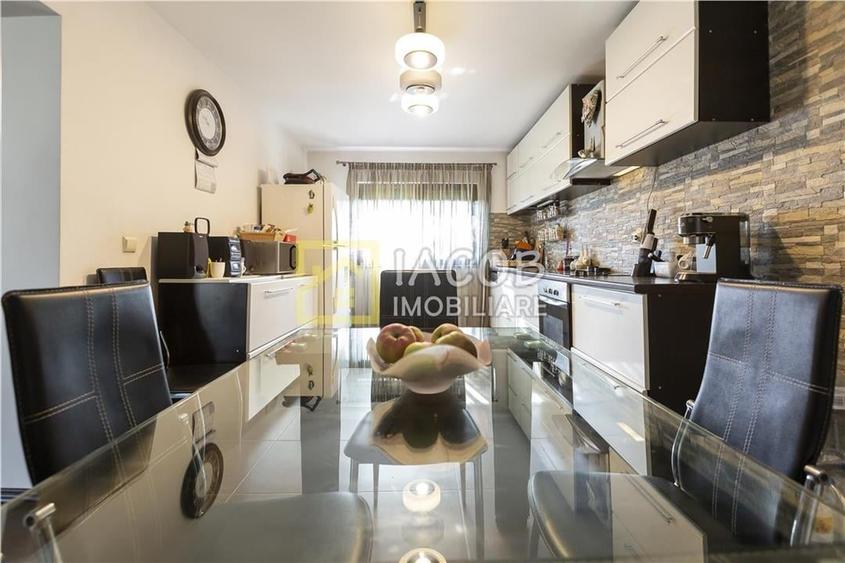 Vila cu 6 camere, 952 mp teren, Saucesti, Bacau - 13