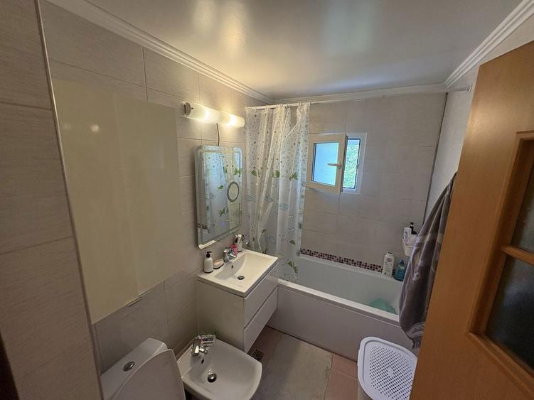 De vanzare / 3 camere / 2 balcoane / 2 bai - 215.000 Euro - 1