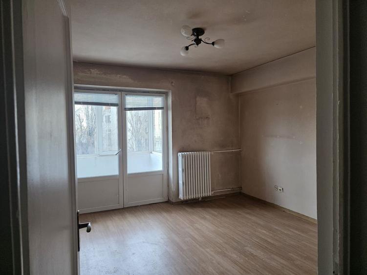 APARTAMENT BLOCUL DALLES, OCAZIE PENTRU ZONA DE INVESTITII SI REZIDENTIAL - 1