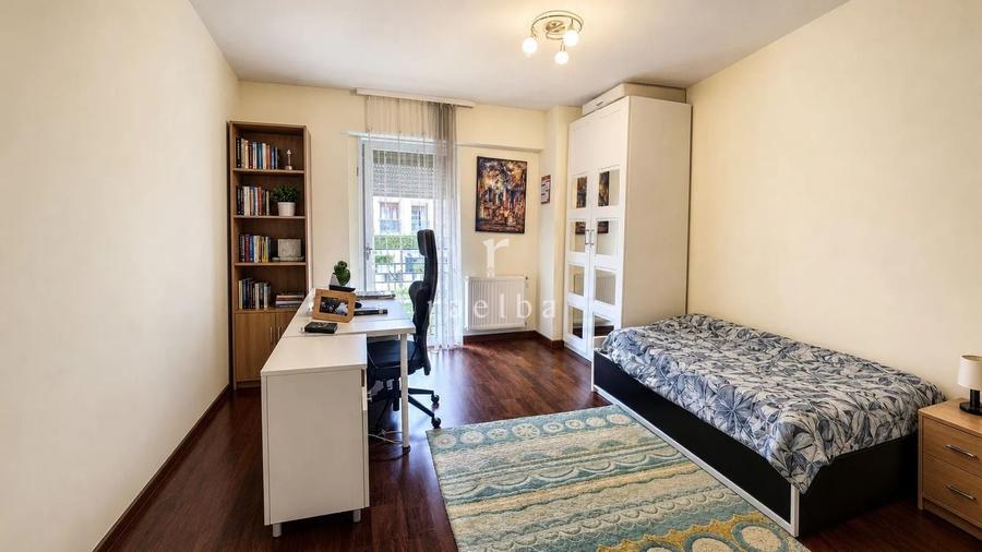 Apartament cu 5 camere decomandat, mobilat în Basarabia