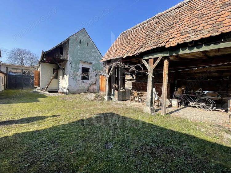 Casă cu 3 camere cu Teren 1464 Mp în Porumbacu de Jos