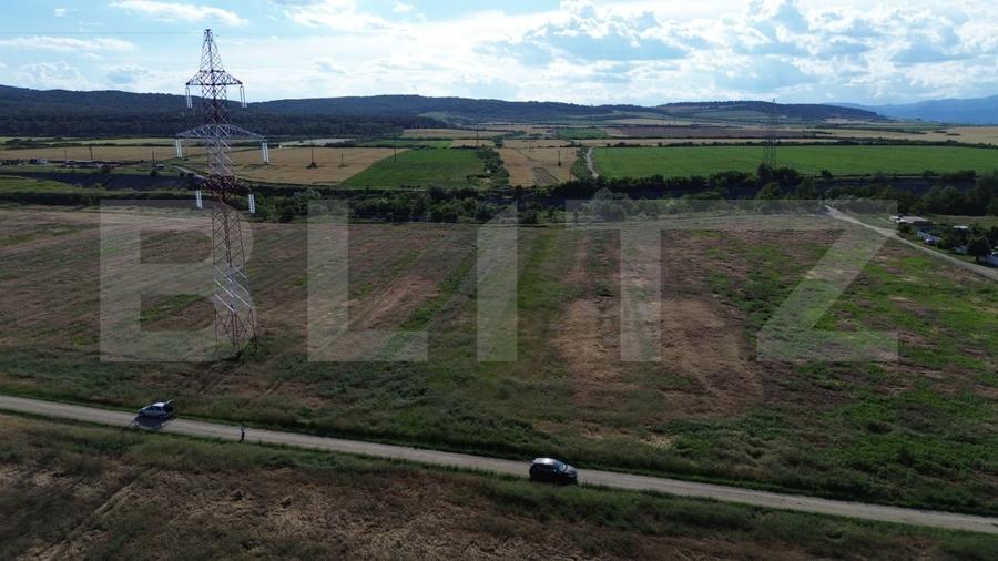 Teren Construcții intravilan de 2056 mp, în Petrești