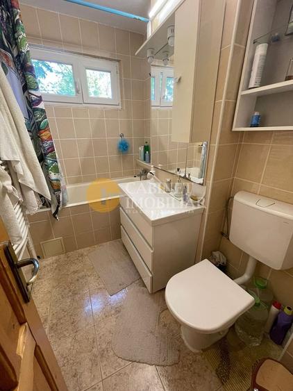 Apartament cu 3 camere semidecomandat în Tătărași