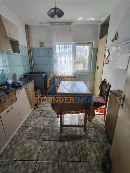 Apartament cu 3 camere decomandat în Sebastian
