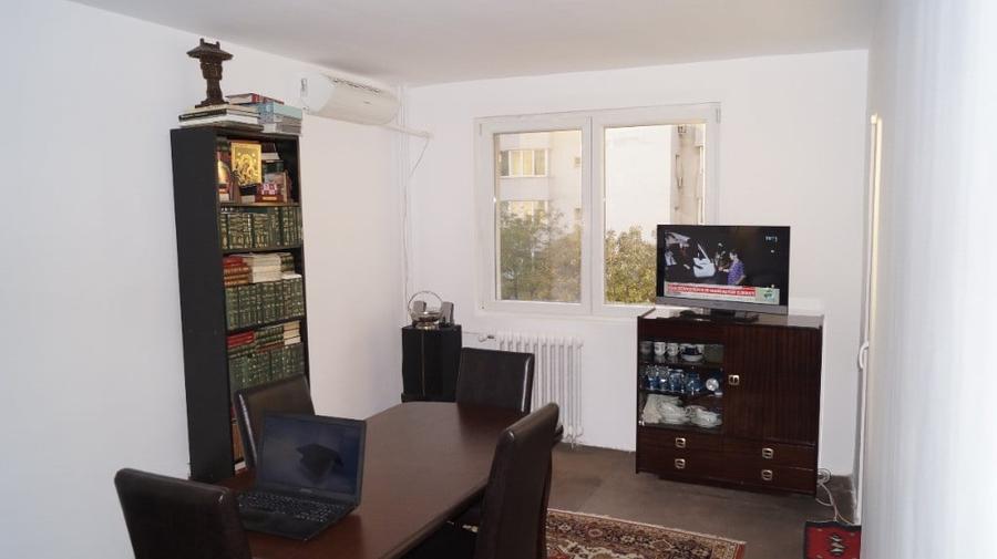 Apartament cu 3 camere decomandat în Central