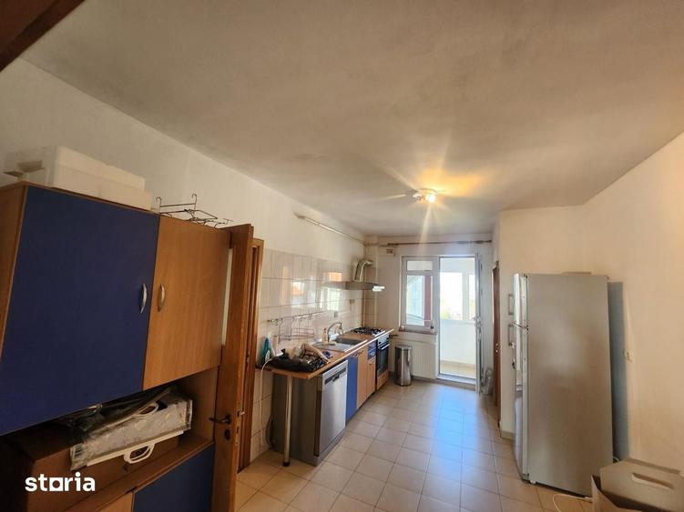 Apartament cu 5 camere decomandat în Craiovei