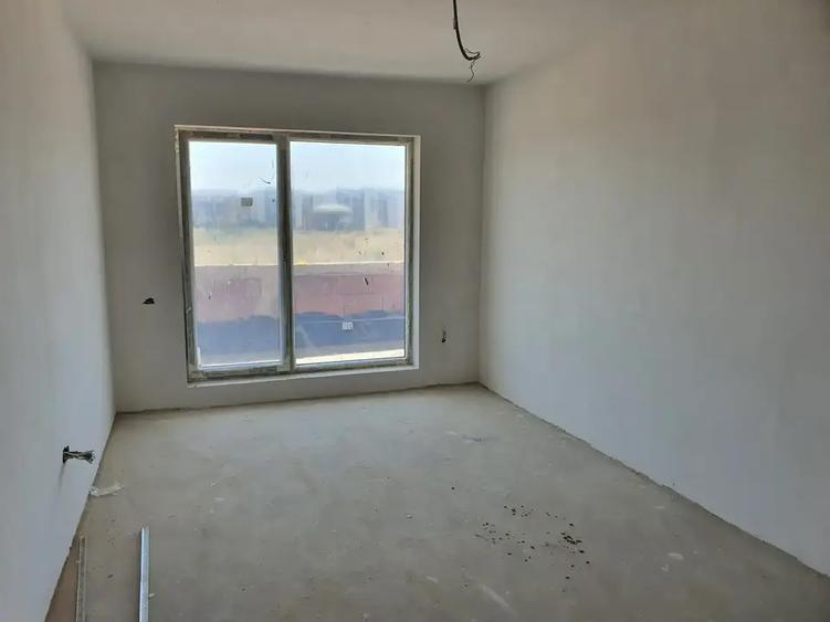 Apartament cu 2 camere decomandat în Titan