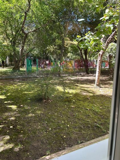 Apartament cu 3 camere semidecomandat, mobilat în Berceni