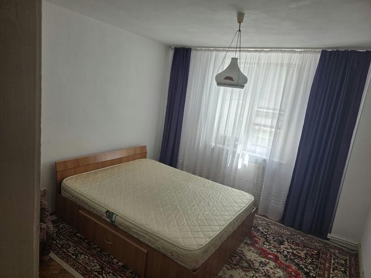 Apartament cu 4 camere decomandat în Exterior Vest