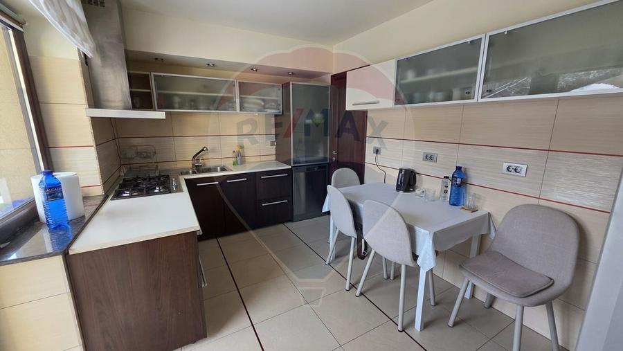 Casă individuală cu 7 camere cu Teren 1371 Mp în Nord-Est