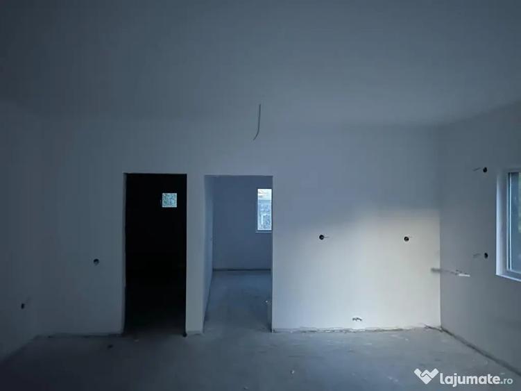 Casă cu 3 camere cu Teren 250 Mp în Lumina