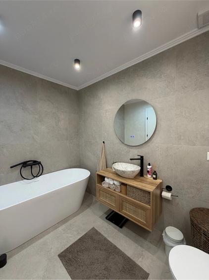 Apartament cu 3 camere semidecomandat în Central