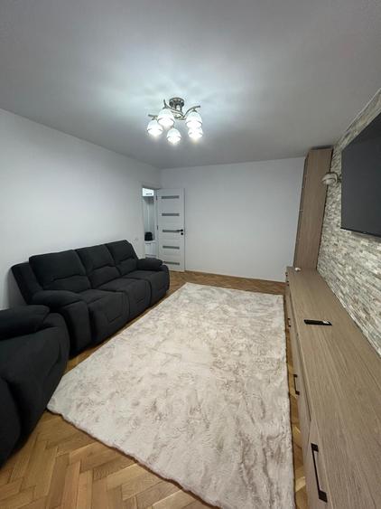 Apartament cu 3 camere în Tomis III