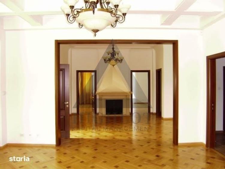 Apartament cu 4 camere în Capitale