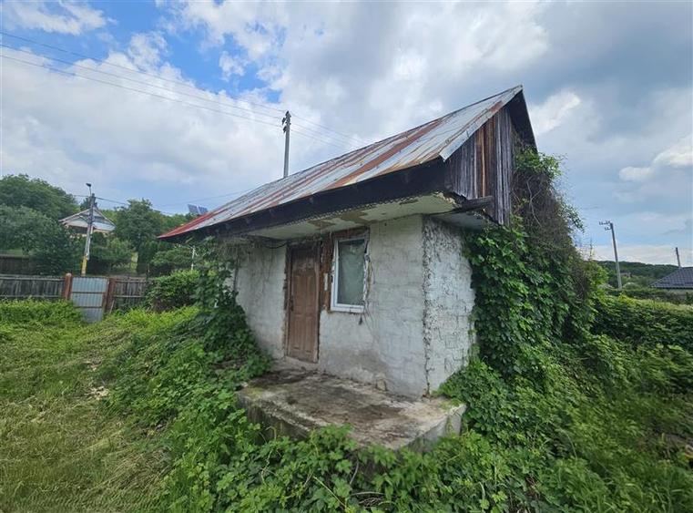 Casă cu 2 camere cu Teren 300 Mp în Luncani