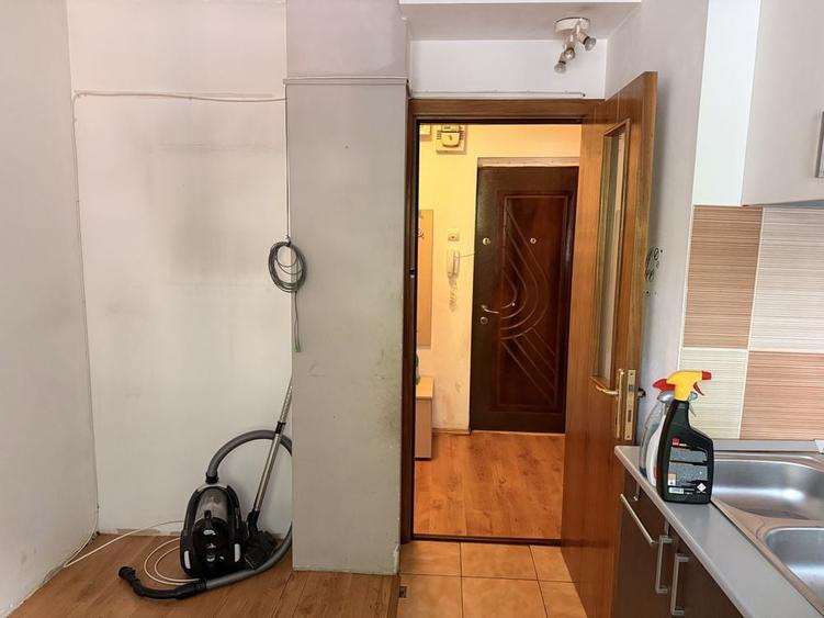 Apartament cu 2 camere decomandat în Titan