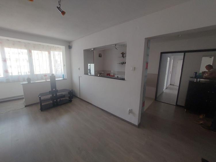 Apartament de inchiriat direct proprietar, 3 camere+ loc de parcare - 4