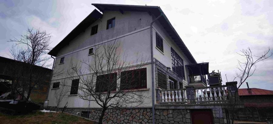 Super proprietate langa Breaza  cu teren  5000Mp , structura solida , cazemata - 9